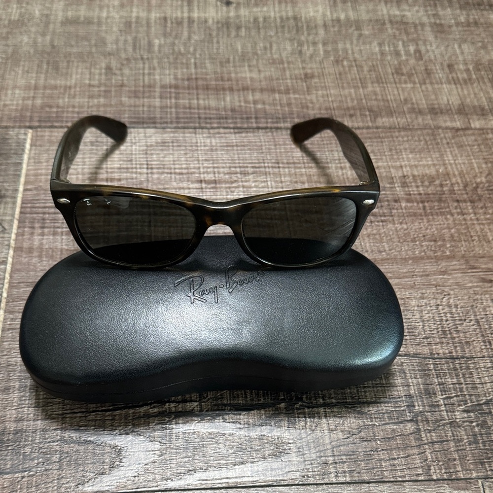 Ray-Ban New Wayfarer Sunglasses with Black Case
